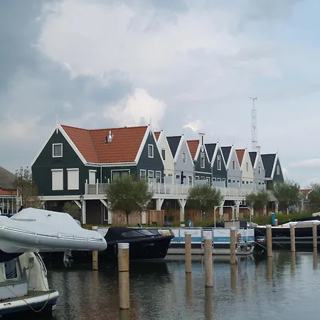 Spacious Near Amsterdam Apartment *