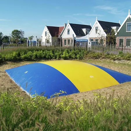 Spacious Near Amsterdam Apartment *